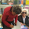 Conxa_y_Lola_firmando_libros._Sant_Jordi._Hospitalet_de_Llobregat,_Barcelona,_2018_